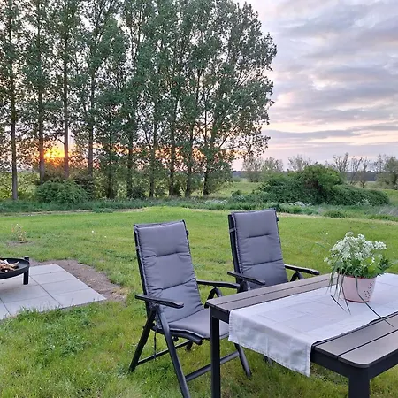 Historisches Altes Gutshaus In Breetz Am Fluss 아파트