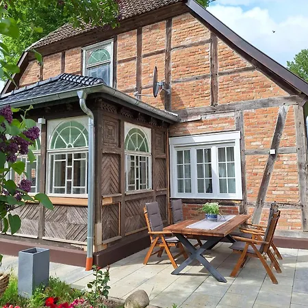 Historisches Altes Gutshaus In Breetz Am Fluss Daire Lenzen